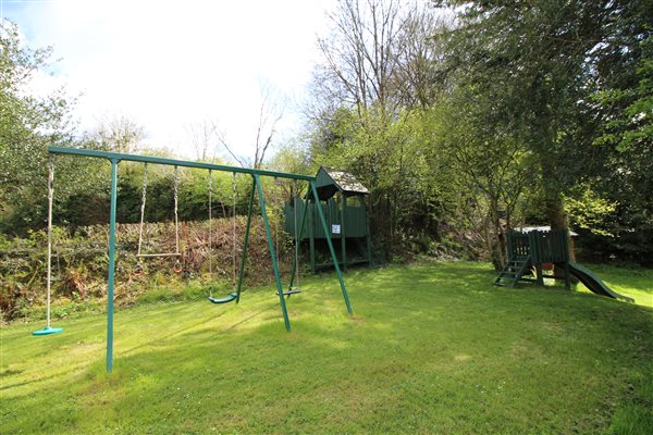 Choldrens Play Area - Swings & Fort